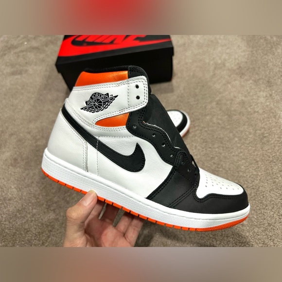 Jordan 1 Electro Orange size 8 men’s - Picture 1 of 6